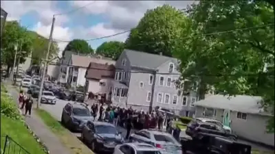 Crowd swarms ICE agents making arrest in Worcester