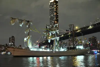 Feds say Brooklyn Bridge is OK after ship crash