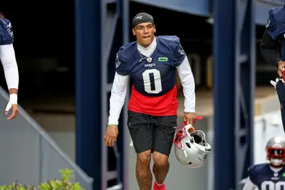 Patriots’ All-Pro Christian Gonzalez flashes in first open practice of spring